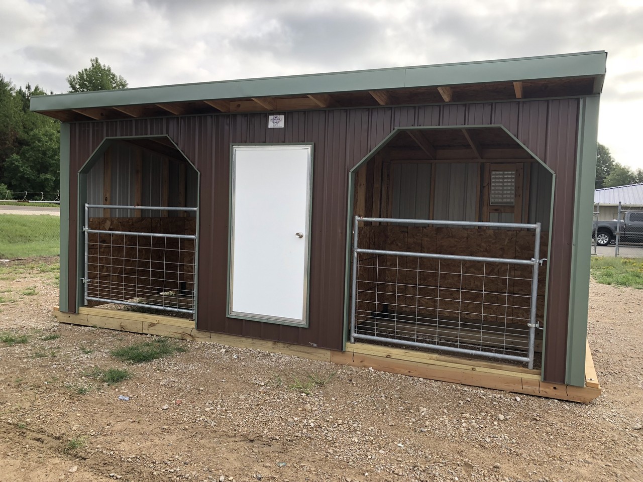 IMG_1447 loafing Shed
